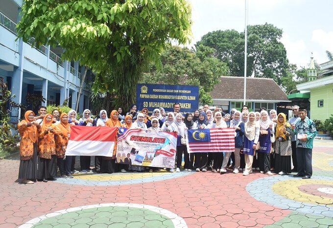 Praktik Pembelajaran STEM di Kelas 6 SD Muhammadiyah Pakem Disaksikan oleh Dosen dan Mahasiswa dari Malaysia