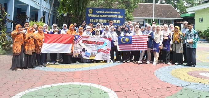 Praktik Pembelajaran STEM di Kelas 6 SD Muhammadiyah Pakem Disaksikan oleh Dosen dan Mahasiswa dari Malaysia